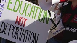 Estudiantes inmigrantes en Mine&aacute;polis recurren a clases virtuales por temor a ser deportados