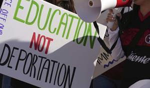 Estudiantes inmigrantes en Mine&aacute;polis recurren a clases virtuales por temor a ser deportados