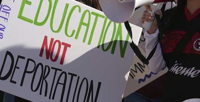 Estudiantes inmigrantes en Mine&aacute;polis recurren a clases virtuales por temor a ser deportados