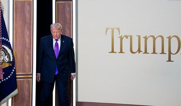 Donald Trump borra un video racista que mostraba a los Obama como simios