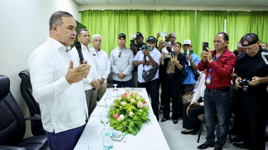 Ministro afirma no tiene reversa reducci&oacute;n progresiva de mano de obra haitiana en la agropecuaria