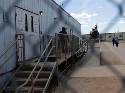 Familias migrantes denuncia encierro insalubre en centro de detención