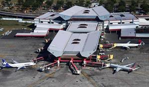 Cuba comunica a las aerol&iacute;neas que en 24 horas se queda sin combustible para aviones