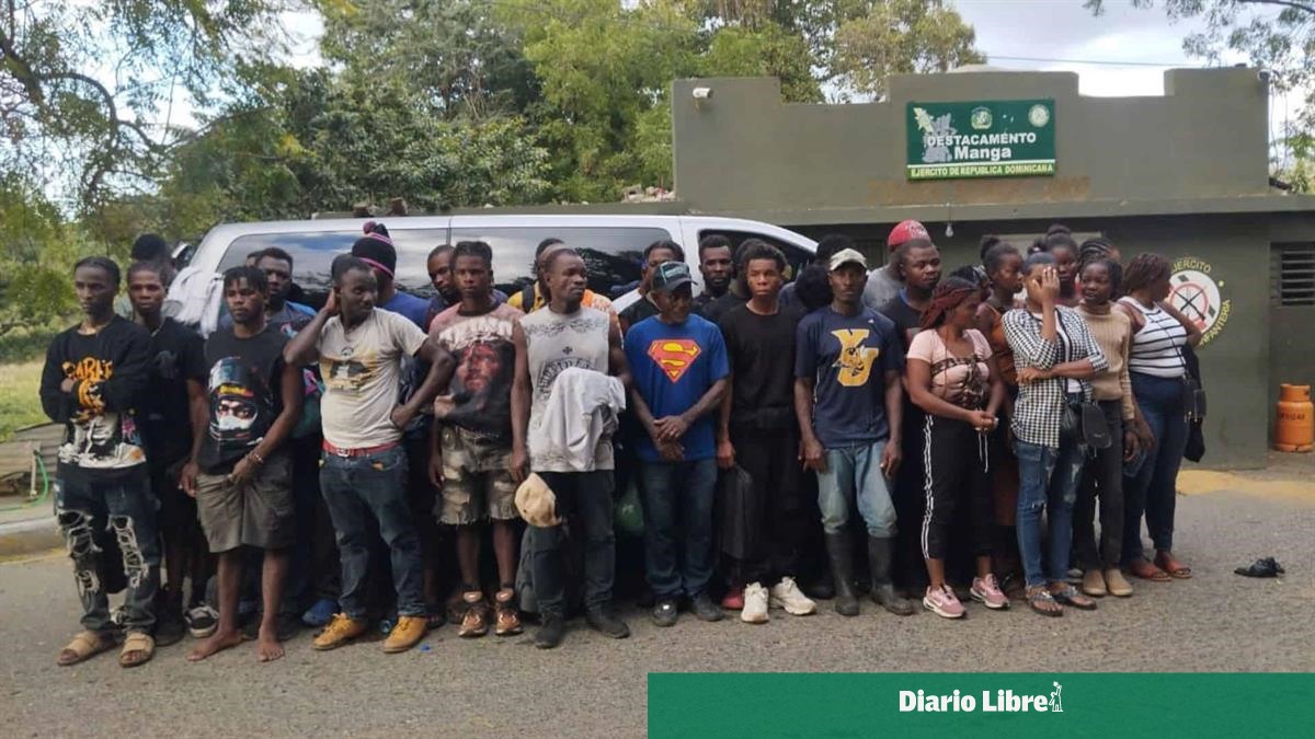 Detienen 35 haitianos indocumentados transportados en minibús