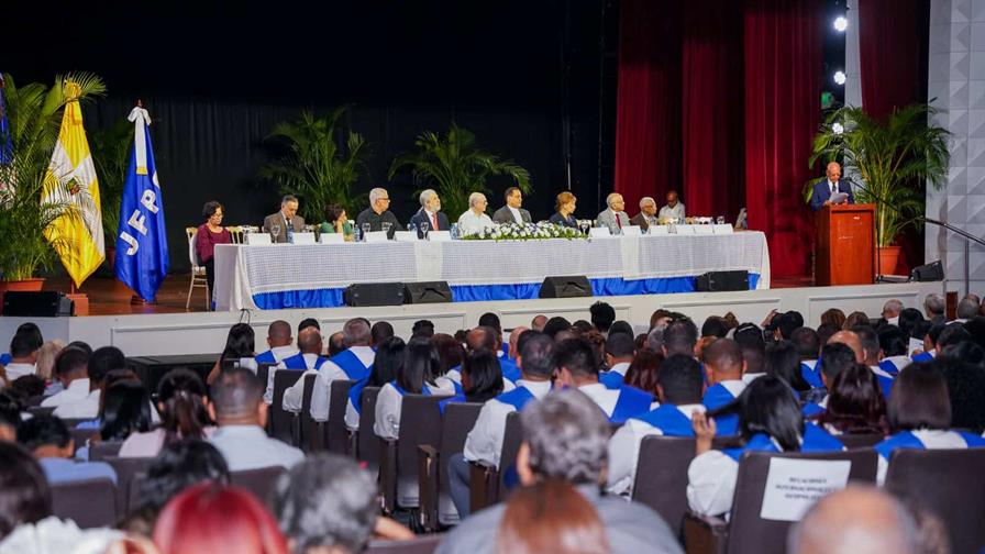 El Instituto Jos&eacute; Francisco Pe&ntilde;a G&oacute;mez grad&uacute;a 914 alumnos