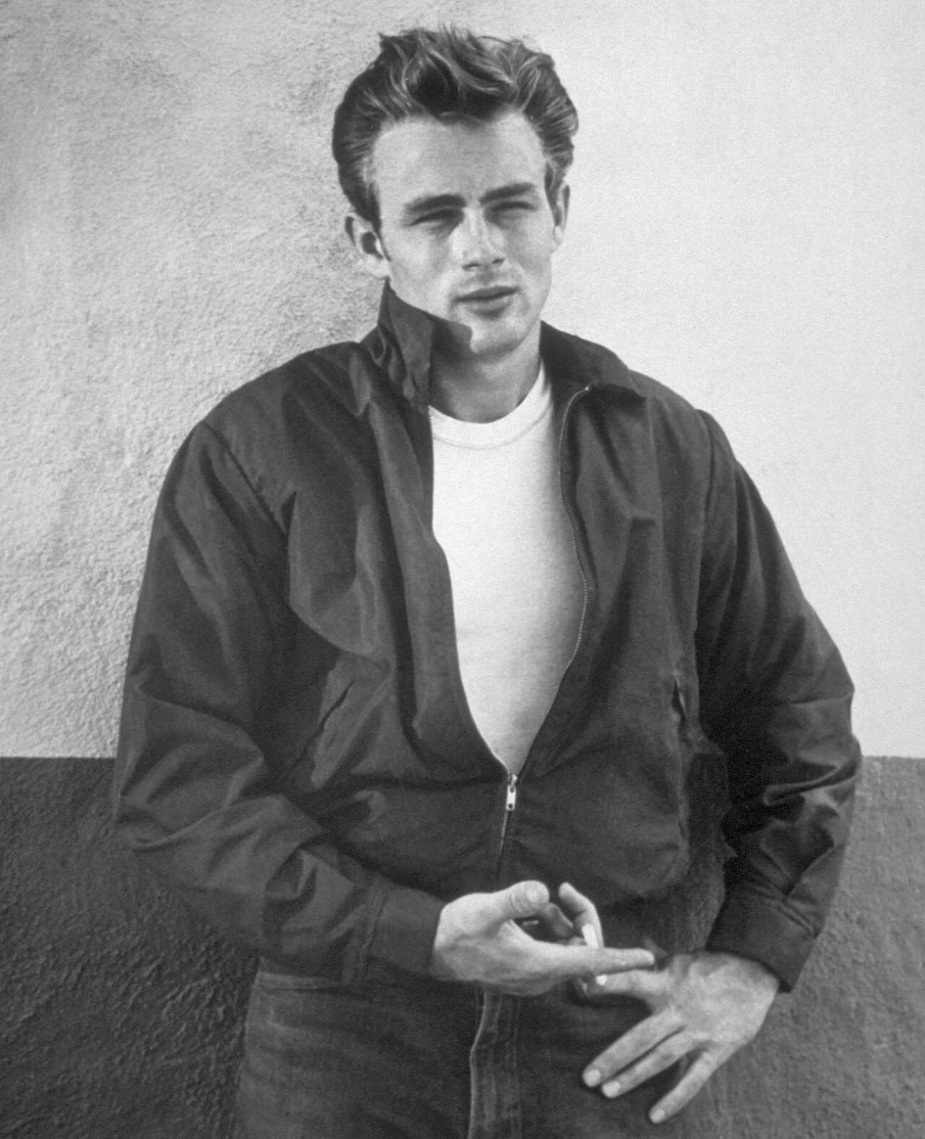 James Dean, fallecido a los 24 a&ntilde;os, se consolid&oacute; como uno de los grandes mitos del cine del siglo XX.