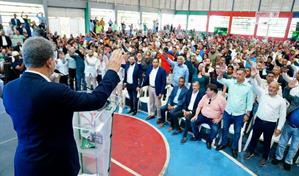 Leonel Fern&aacute;ndez juramenta en Santiago a exdirigentes del PLD que se integran a Fuerza del Pueblo