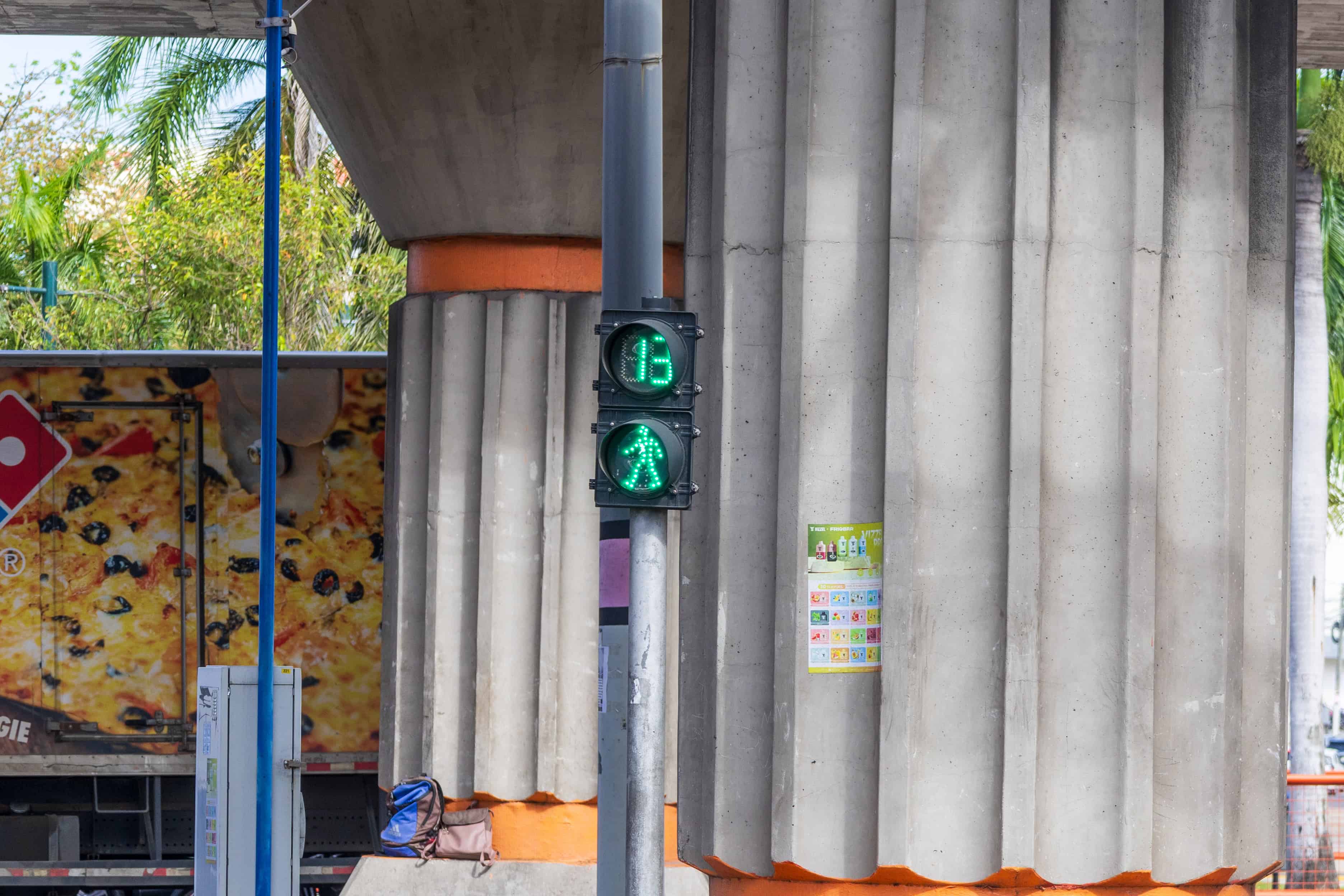 La mayor&iacute;a de peatones respeta los sem&aacute;foros.&nbsp;