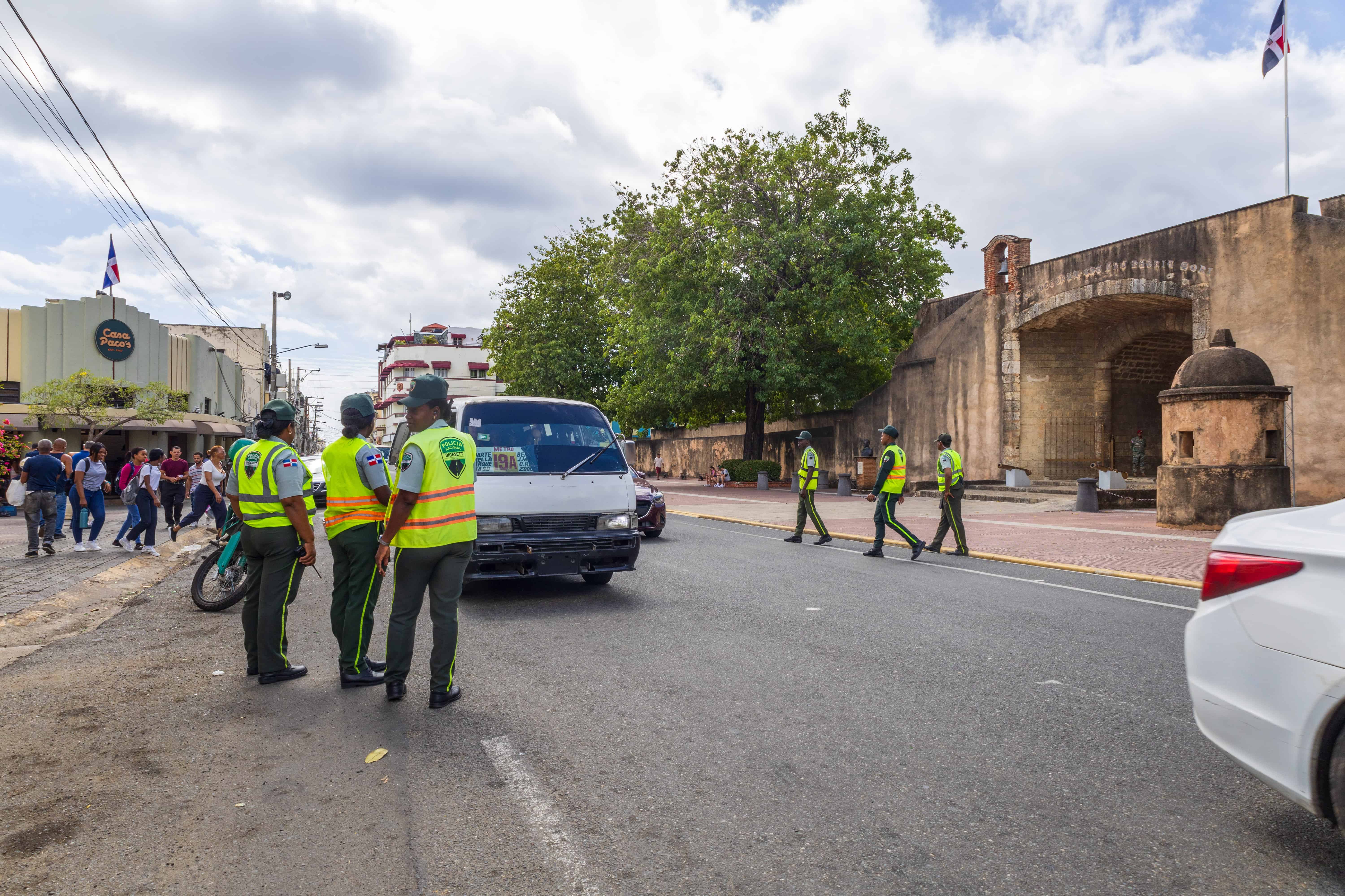 Cruce en la calle Palo Hincado, frenet al Altar de la Patria.