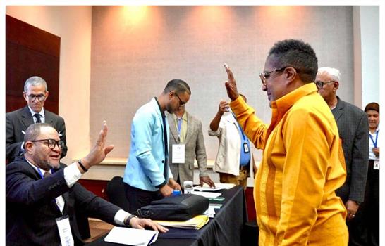 El merenguero Kinito M&eacute;ndez es electo nuevo presidente de Sgacedom