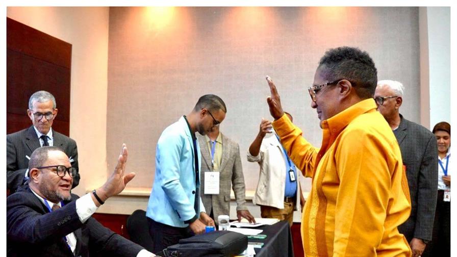 El merenguero Kinito Méndez es electo nuevo presidente de Sgacedom