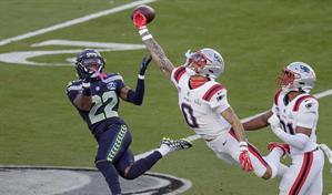 El colombiano Christian Gonz&aacute;lez brill&oacute; en la defensa de los Pats, a pesar de perder el Super Bowl