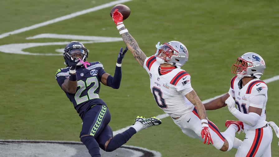 El colombiano Christian Gonz&aacute;lez brill&oacute; en la defensa de los Pats, a pesar de perder el Super Bowl