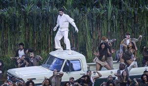 Bad Bunny convierte el descanso del Super Bowl en una oda de orgullo latino