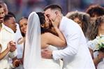 La boda celebrada durante la actuación de Bad Bunny en el Super Bowl fue real La boda celebrada durante la actuación de Bad Bunny en el Super Bowl fue real