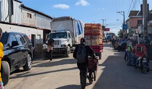 Autoridades y camioneros haitianos logran acuerdo tras tensi&oacute;n en la frontera de Dajab&oacute;n