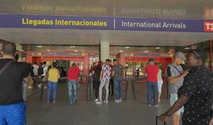 Cuba se queda sin combustible para aviones, en medio de presi&oacute;n de EE. UU.