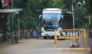 Transportistas denuncian paralizaci&oacute;n de unidades en operativo migratorio entre Santiago y Dajab&oacute;n