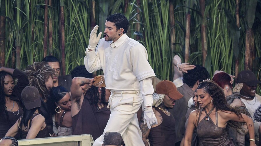 Bad Bunny quería pagar el seguro de Carlos Correa y Francisco Lindor para que jugaran en el Clásico Bad Bunny quería pagar el seguro de Carlos Correa y Francisco Lindor para que jugaran en el Clásico