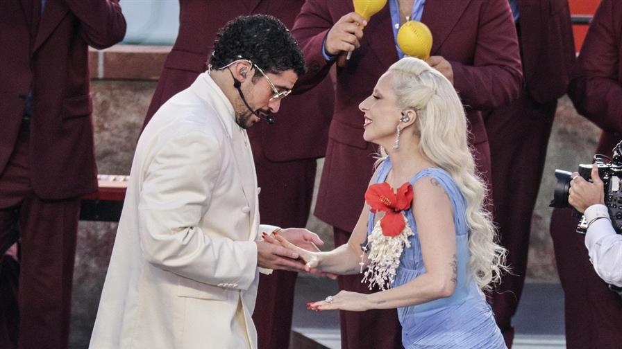 Lady Gaga y Ricky Martin aparecen por sorpresa en el descanso de Bad Bunny