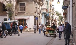 Rusia busca ayudar a Cuba tras quedarse sin combustible para aviones, con turistas varados