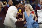 El sello dominicano llega al Super Bowl: Lady Gaga brilla vestida por Ra&uacute;l L&oacute;pez