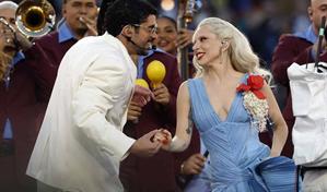 El sello dominicano llega al Super Bowl: Lady Gaga brilla vestida por Ra&uacute;l L&oacute;pez (Luar)
