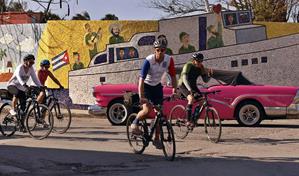 Cuba pierde el turismo canadiense por el asedio de EE. UU., que deja en coma un sector clave