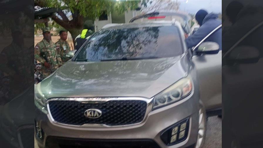 Arrestan a ocho haitianos indocumentados y al dominicano que los transportaba en San Juan