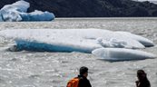 Los glaciares, a&uacute;n m&aacute;s amenazados por un turismo que precisamente teme su desaparici&oacute;n
