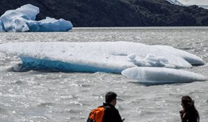 Los glaciares, a&uacute;n m&aacute;s amenazados por un turismo que precisamente teme su desaparici&oacute;n