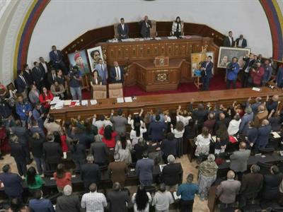 Parlamento de Venezuela discute ley minera favorable a EE. UU.