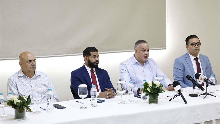 Abinader y EE. UU. gestionan contacto con Guinea para liberar piloto detenido desde diciembre