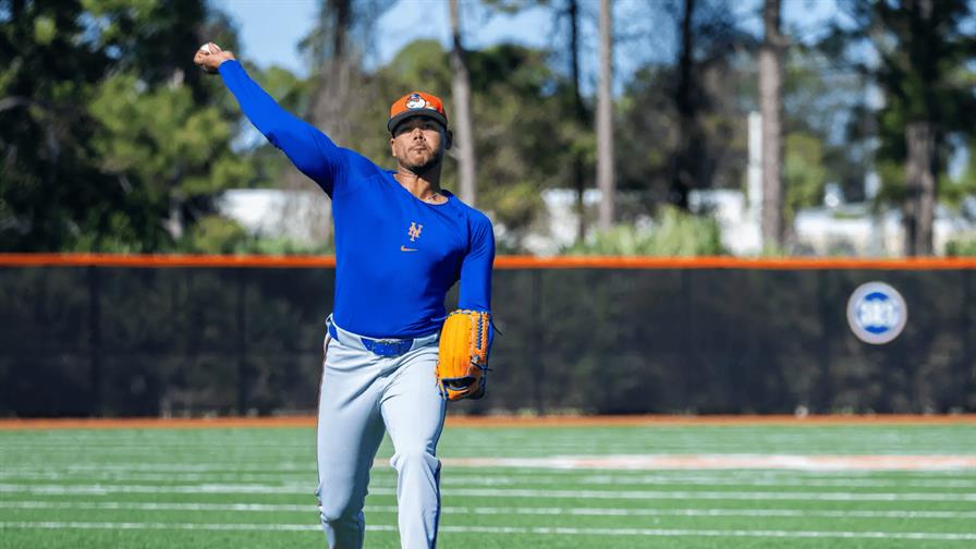 Freddy Peralta inicia su nueva etapa con los Mets