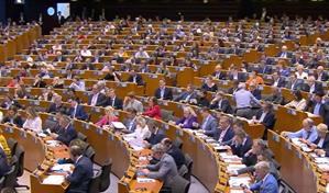 Parlamento Europeo adopta definitivamente dos textos clave para endurecer la pol&iacute;tica migratoria