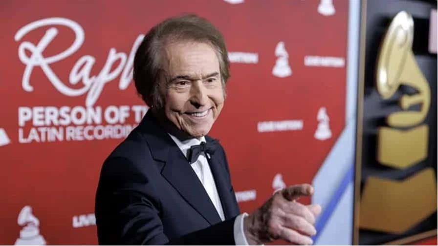 Raphael regresa a Santo Domingo con su espect&aacute;culo "Raphael&iacute;simo"