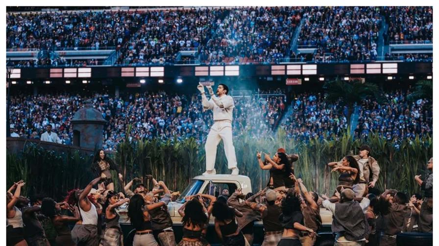 Congresistas republicanos piden multar y encerrar a Bad Bunny por el Super Bowl