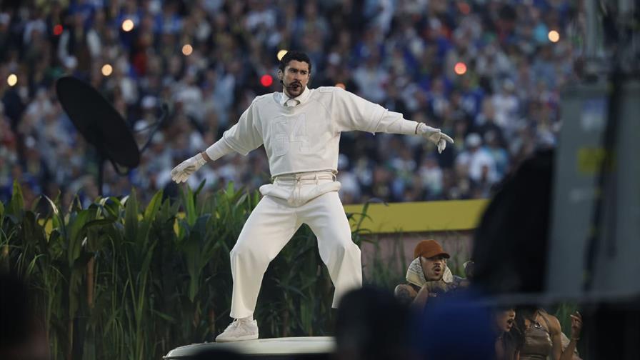 Rosalía, Lady Gaga, Residente y otros músicos celebran la actuación de Bad Bunny