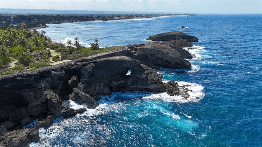 Turista de EE. UU. y una mujer son buscados tras desaparecer en aguas de Puerto Rico