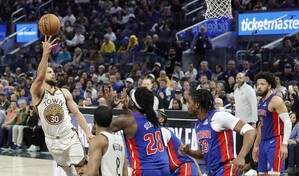 Stephen Curry anot&oacute; 29 puntos en su regreso pero fall&oacute; el canasto para ganar frente a Houston