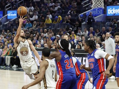 Stephen Curry anotó 29 puntos en su regreso