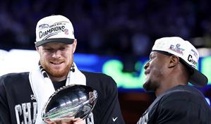 Kenneth Walker y Sam Darnold celebran triunfo en el Super Bowl con desfile en Disneyland
