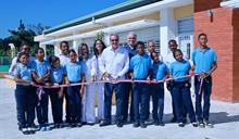 Azua recibe 70 nuevas aulas en un d&iacute;a con la inauguraci&oacute;n de tres centros educativos
