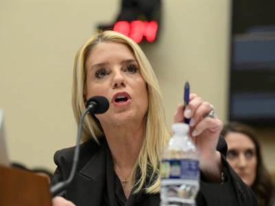 Caso Jeffrey Epstein: acusan a Pam Bondi de encubrimiento