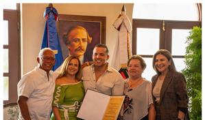 Ayuntamiento del Distrito Nacional declara Mun&iacute;cipe Distinguido al merenguero t&iacute;pico El Blachy