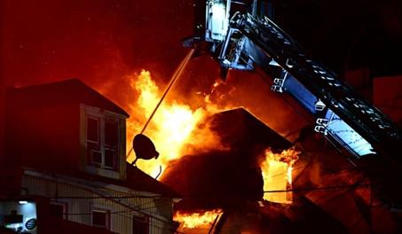 Hallan muerta entre escombros a reci&eacute;n nacida que estaba desaparecida tras incendio en Queens, NY