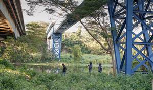Suspenden b&uacute;squeda de motorista que cay&oacute; al r&iacute;o Isabela por condici&oacute;n del afluente