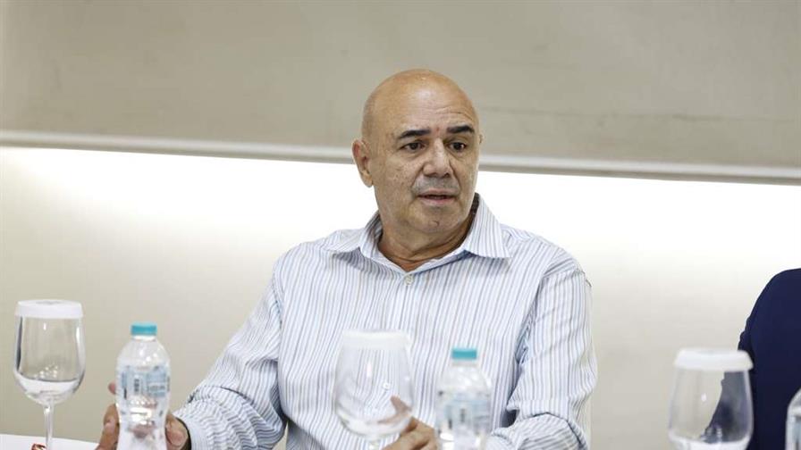 El padre del piloto dominicano detenido en Guinea afirma que est&aacute; preso injustamente