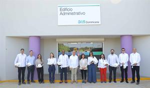 La embajadora de Estados Unidos en RD visita AES Dominicana