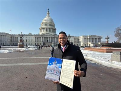 Jandy Ventura recibe premio en Dominicans On The Hill